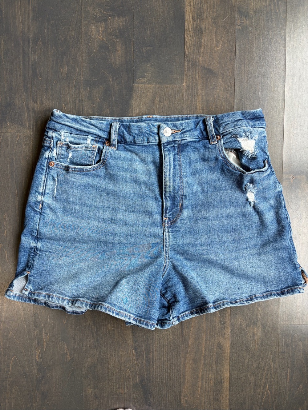 American Eagle Curvy Mom Shorts Size 16